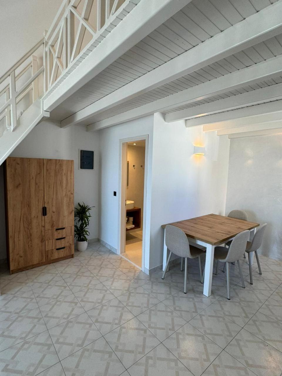 Gervi Suites Тира Экстерьер фото