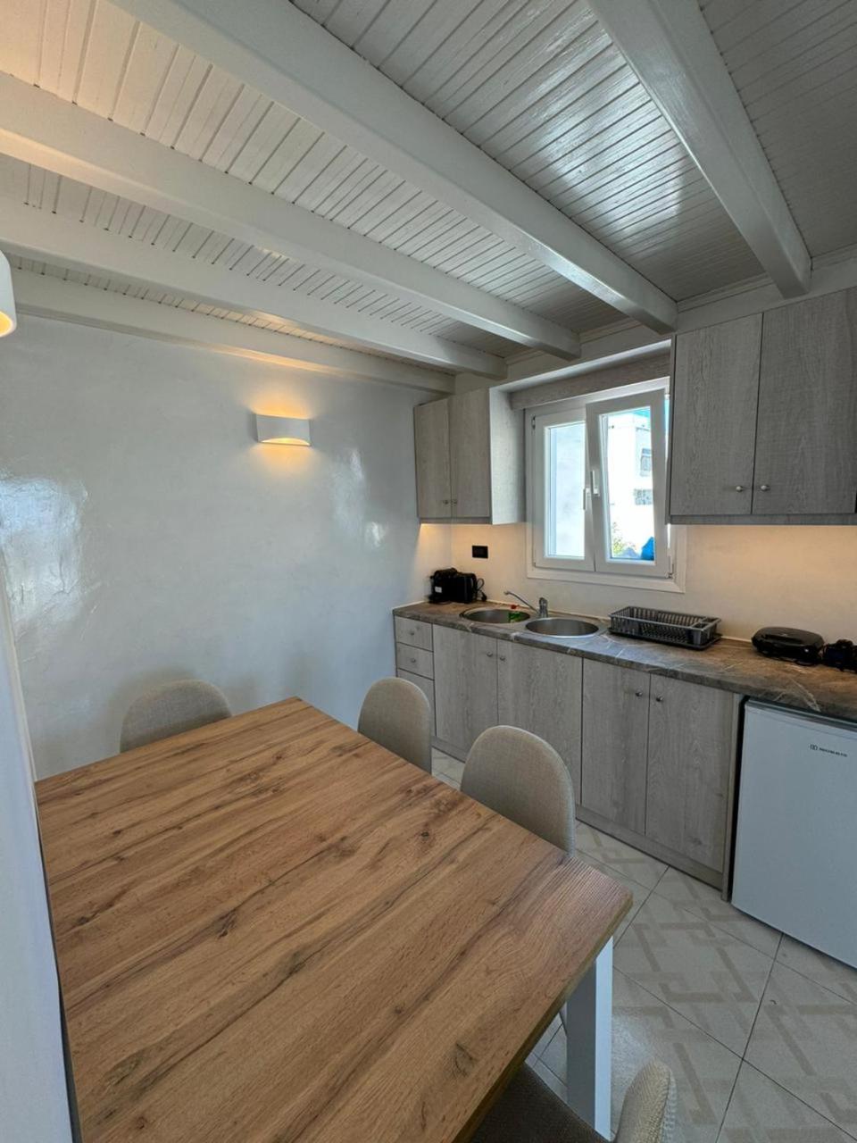 Gervi Suites Тира Экстерьер фото